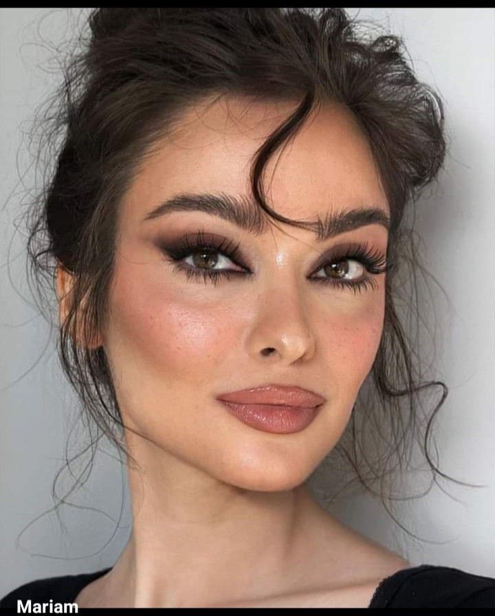 Formal Smokey Eye Makeup, Honey Brown Eyes Makeup, Sultry Brown Eye Makeup, Hallow Eyes Makeup, Minimal Smokey Eye Makeup, 21st Makeup Ideas, Formal Eyeshadow Looks, Makeup For Big Eyes Round, Clubbing Makeup Looks