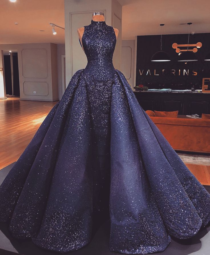 Valdrin Sahiti Gaun Abad Pertengahan, Blue Ball Gown, Fest Outfits, Gorgeous Prom Dresses, 파티 드레스, Blue Ball, فستان سهرة, Beauty Dress, Luxury Dress