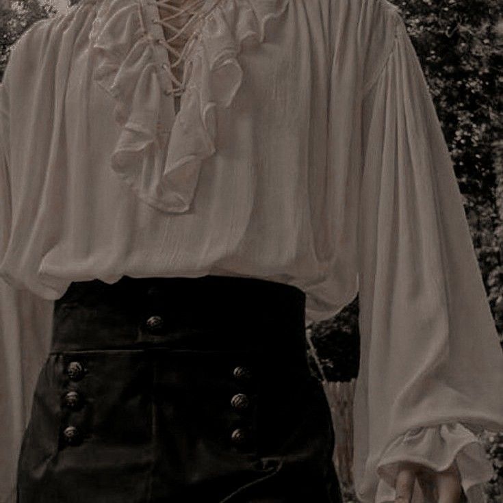 Prince Outfits Aesthetic, Fantasy Prince Outfit, Cardan Greenbriar, Prince Clothes, Folk Of Air, Queen Of Nothing, King Outfit, The Folk Of The Air, Book Recommendation