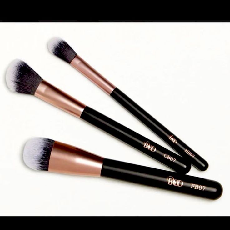 Elevate Your Makeup Routine With Our 3-Piece Face Brush Set, Designed To Provide Professional Results Wherever You Go. This Essential Collection Includes A Foundation Brush, Contour Brush, And Highlighter Brush, Each Crafted With High-Quality Synthetic Bristles To Ensure Smooth And Flawless Application Every Time. Face Brush Set, Highlighter Brush, Contour Brush, Face Brush, Foundation Brush, Makeup Tools Brushes, Makeup Routine, Brush Set, Makeup Yourself