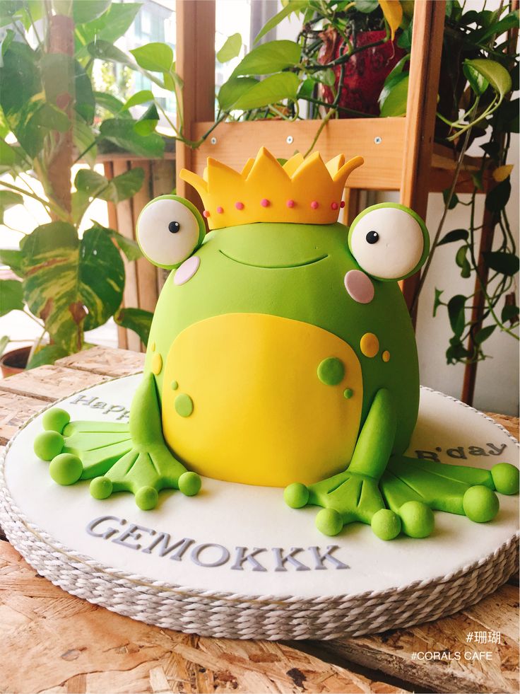 a cake decorated with a frog wearing a crown