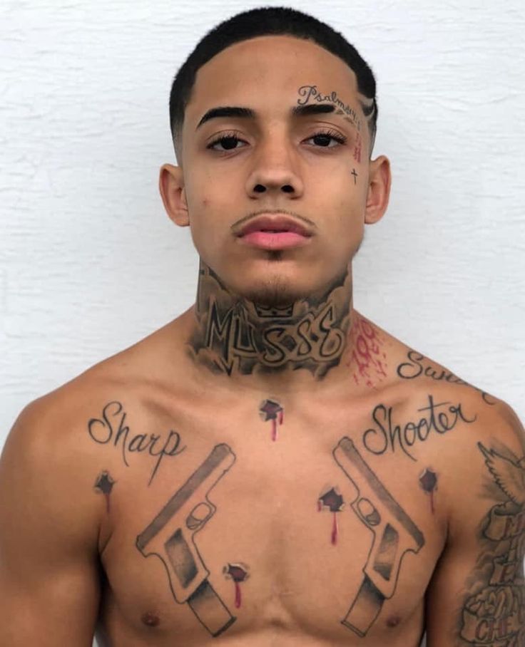 Hood Face Tattoo, Thug Life Tattoo, Mens Face Tattoos, Face Tattoo Ideas, Chest Neck Tattoo, Hood Neck Tattoo For Guys, Small Face Tattoos, Full Neck Tattoos, Gang Tattoos