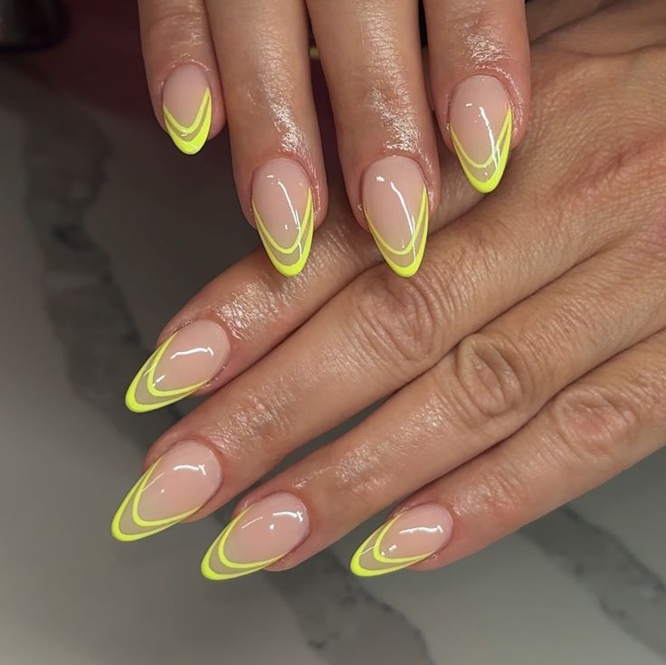 Neon outline french 💛 Neon Green Tips Nails, Outline French Tip Nails, Neon Tip Nails, French Tip Outline, Purple Tips, Green Tips, French Tip Nails, Green Nails, Gorgeous Nails