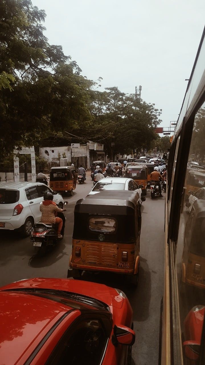 #chennai #chennaiaesthetics #madras #madrasaesthetics #random #randomaesthetics #aesthetic #aesthetics #trafficaesthetics Indian Road Aesthetic, Indian Roads Photography, Chennai Aesthetic Pictures, Chennai Snapchat Stories, Road Aesthetic Pictures, Madras Aesthetic, Indian City Aesthetic, Chennai City Photography, Chennai Snap