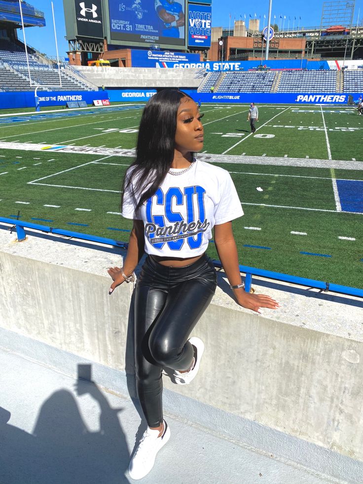 Football Game Outfit Black Women Nfl, Jsu Homecoming Outfits, College Homecoming Outfit Football, College Football Girlfriend Outfits, Football Game Outfit Highschool Black, Nfl Game Day Outfit Black Woman, Football Game Attire For Women, College Football Game Outfit Black Woman, College Gameday Outfits Black Women