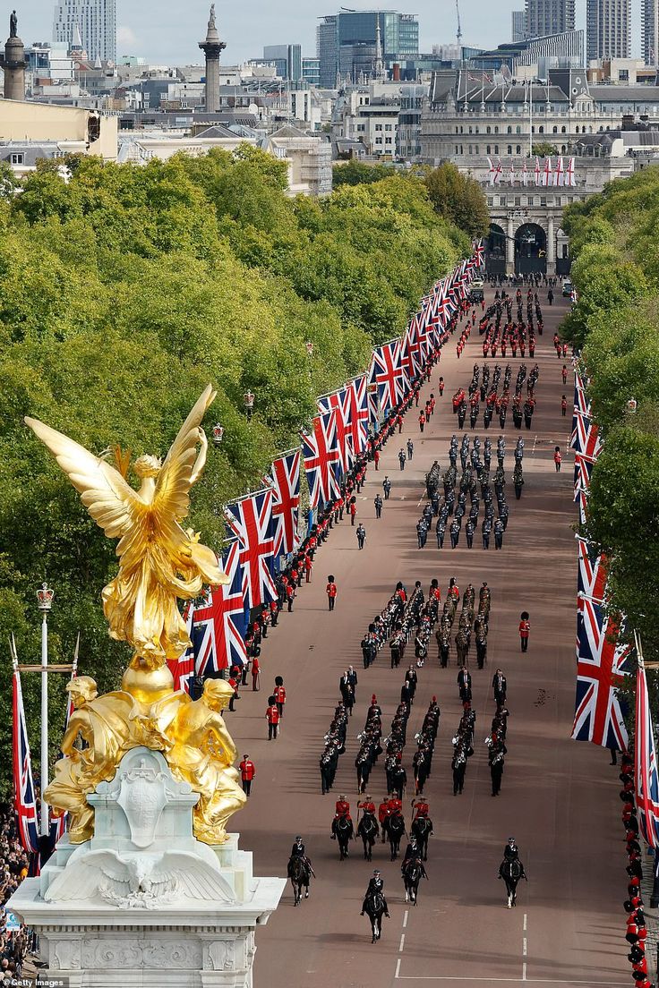 an aerial view of the british royal guard marching down the mall in london, england