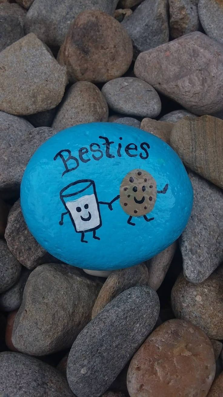 a painted rock with two cookies and a cookie on it that says, besties