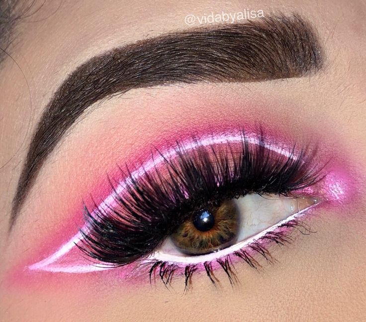 Neon makeup using Kay Von D Magenta 24hr Super Brow Pomade & White Out Liner Neon Liner Looks, Neon Inspired Makeup, Pink Party Eyeshadow, Neon Sign Makeup, Pink Neon Makeup Looks, Pink Makeup White Eyeliner, Barbie Eyeliner Ideas, Neon Make Up Looks, White Eyeliner Halloween Makeup