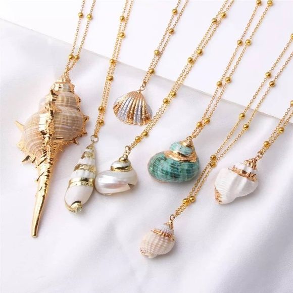 Dainty Golden Swirl Sea Shell Necklace Gold Plated Authentic Seashells Choose Between 3 Different Designs, Turquoise Sea Shell/Striped Clam Shell/Satin Pearl Finish Seashell Offers Welcome Add To Bundle For Special Pricing Shipping Same & Next Day (Before 1 Pm Est) 5-Star Rated Check Back Daily For New Listings Send Me A Message If You Have Any Questions Piercing Conch, Jewlery Necklace, Beach Necklaces, Seashell Jewelry, Celtic Knots, Seashell Necklace, Seashell Crafts, Conch Shell, Shell Necklace