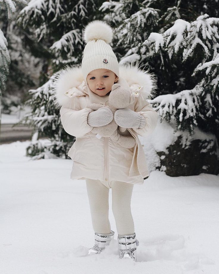 Kids Snow Outfits, Toddler Snow Outfit, Kids Skiing, Snow Outfits, Snow Day Outfit, Winter Outfits Snow, Kids Skis, Snow Outfit, T Baby