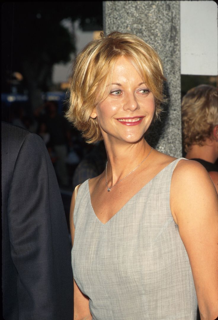 While "The Rachel" may be the number one haircut we think of when it comes to the '90s, Meg Ryan's classic feathered style is a close second.  - GoodHousekeeping.com Meg Ryan Short Hair, Meg Ryan Haircuts, 90s Hairstyles Short, Meg Ryan Hairstyles, Hair Trends 2015, Hair Clips 90s, Meg Ryan, 90s Hairstyles, Athletic Hairstyles