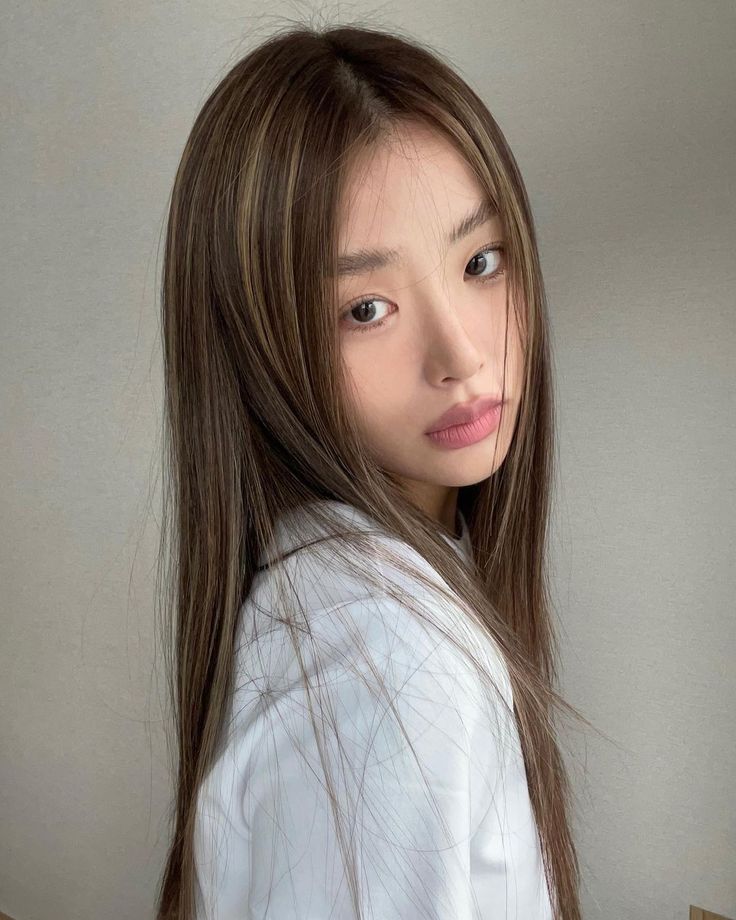 Asian Hair Blonde Highlights, Asian Hair Dyed, Asian Hair Inspo, Korean Hair Dye, Asian Hair Dye, Asian Hair Highlights, Hair Color Asian, Korean Hair Color, Red Hair Inspo