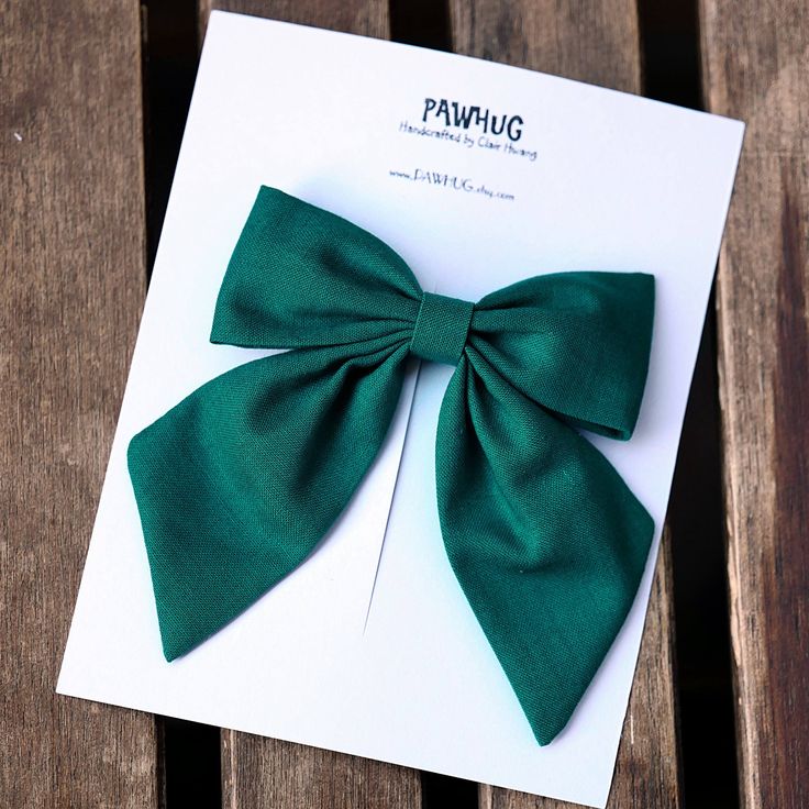 A gorgeous handmade bow for your baby/Toddler Girl. Handcrafted by Clair Hwang Made from beautiful Teal cotton.  Each bow is cut, sewn, pressed and handcrafted with care. Attached to an alligator clip(2inches/4.8cm) Handmade with love in California US. Enter my shop here : : https://www.pawhug.etsy.com PACKAGING Your order will arrive on our branded insert card as per the image, wrapped in tissue paper with cute sticker. --------------------------------------------------------------------------- Gold Hair Bow, Gold Glitter Bow, Felt Headband, Girls Hair Bow, Sailor Bow, Teal Hair, Floral Hair Clip, Hair Bow Sets, Flower Girl Headbands