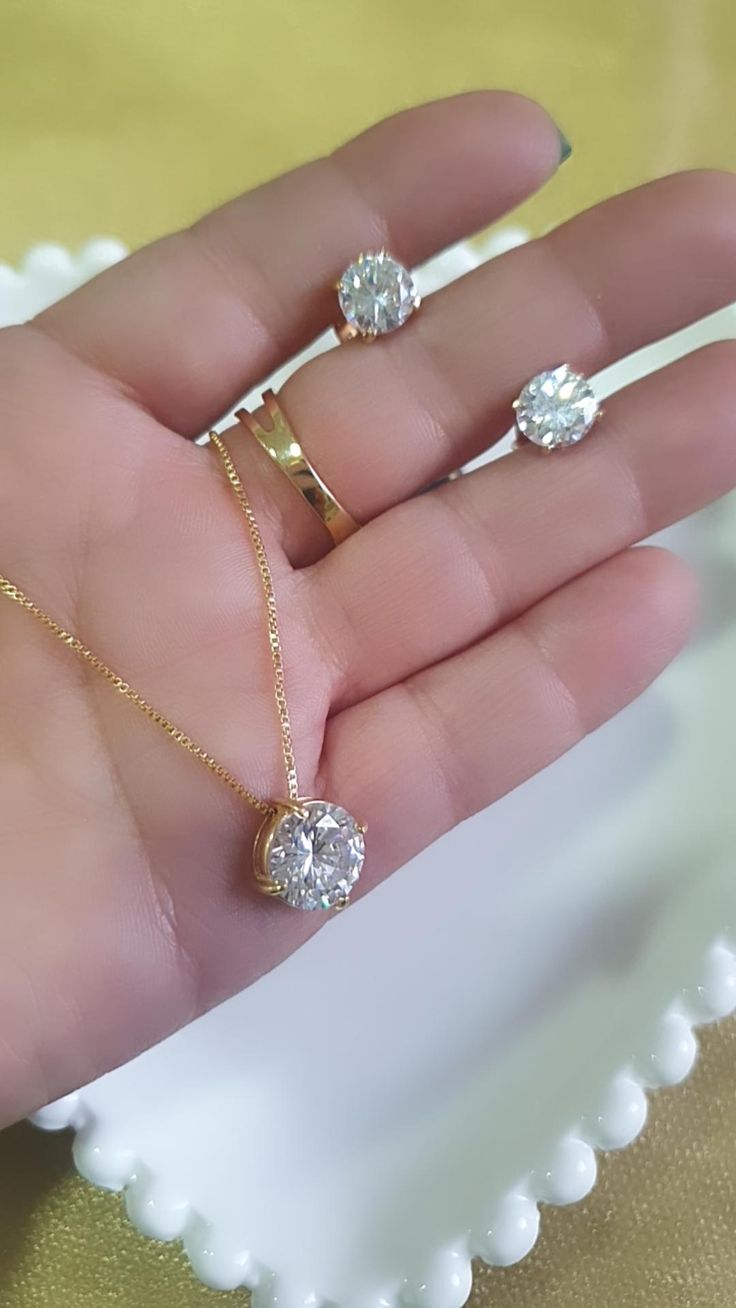 Simple Neckless, Fashion Jewelry Necklaces Gold, Simple Necklace Designs, Gold Earrings For Kids, Bridal Diamond Necklace, Chain With Pendant, Neck Pieces Jewelry, Antique Necklaces Design, Diamond Pendants Designs