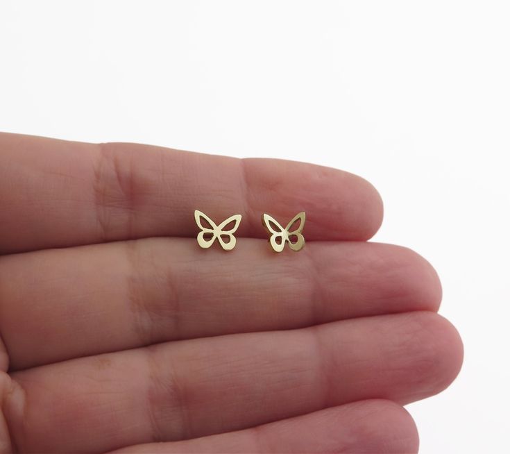 14k gold butterfly stud earrings, beautiful and dainty solid gold, handmade earrings. #butterfly #earrings #14kgoldstuds #daliashamirjewelry Butterfly Studs Earrings, Small Cute Earrings Gold, Small Butterfly Earrings Gold, Gold Earrings Butterfly, Small Piercings Ear, Small Butterfly Earrings, Gold Earrings Small Simple, Gold Butterfly Earrings Studs, Classy Earrings Everyday