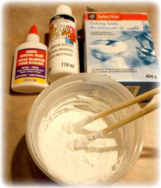 the ingredients to make an ice cream cake