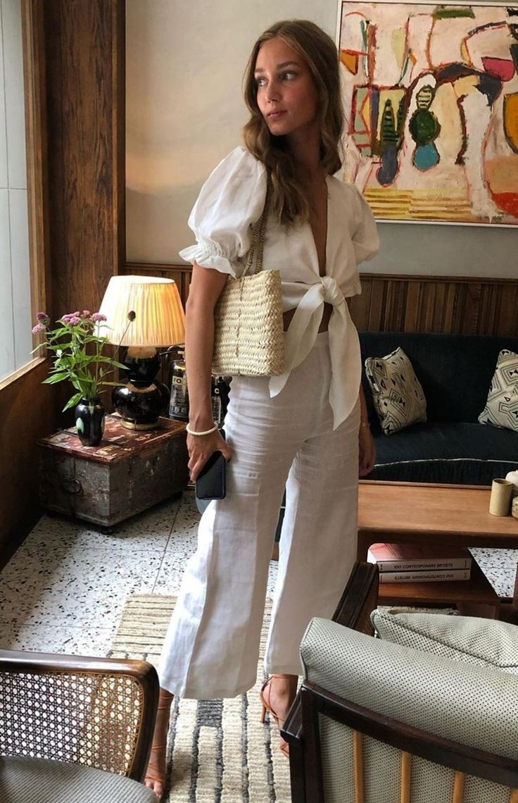 Amalie Moosgaard, Fashion Designer Outfits, High Waisted Linen Pants, Linen Pants Outfit, Outfits Woman, Designer Outfits, Looks Street Style, Street Style Inspiration, Mode Inspo