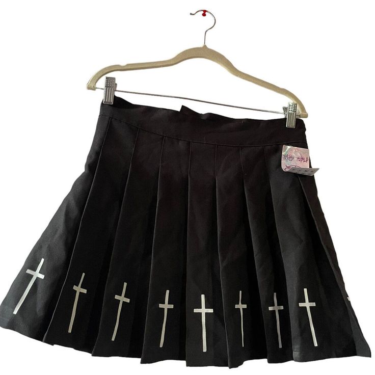 Black Skirt Gothic Dark 90s Vintage Emo Goth Skirt Harajuku High Waist Skirts. Size Small? Medium? It Fits A Size 27 Length: 14” Waist: 28” Super Nice And Simple Pleated New With Tags Goth Skirts, Purple Goth, Goth Skirt, Disney Canvas Art, Weirdcore Aesthetic, Disney Canvas, Harajuku Lovers, Emo Girls, Emo Goth