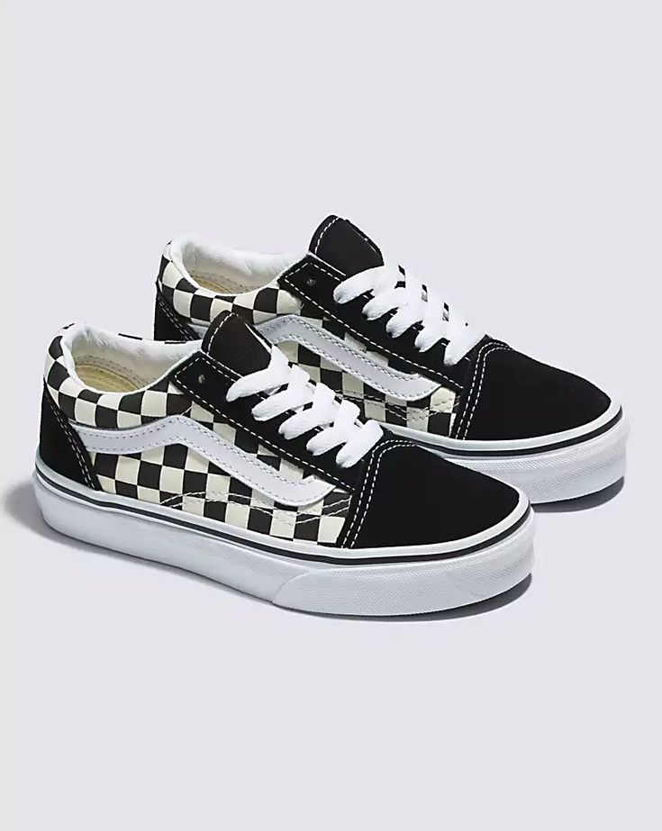 Vans | Kids Old Skool Primary Check Black/White Shoes Black Old Skool Vans, Vans Shoes Old Skool, Vans Sneakers Kids, Kid Shoes Vans, Aesthetic Tennis, Street Skater, 2000s Boys, Vans Black And White, Vans Store