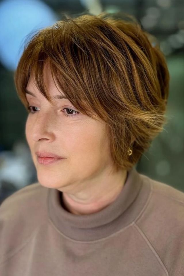 Layered warm auburn shag haircut with side-swept bangs Short Shag Haircuts With Bangs, Shags With Bangs, Shag Haircuts With Bangs, Short Hairstyles Over 50, Undone Hair, Short Shag Haircuts, Short Hair Images, Shag Haircuts, Short Shag