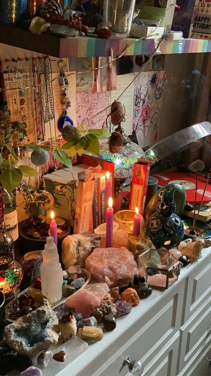 Bedroom Decor Spiritual, Crystal Window Display, Bedroom Ideas Spiritual, Altar Inspo Witchcraft, Witchcore Room Aesthetic, Crystals In Room, Avant Garde Bedroom, Spiritual Apartment Decor, Small Earthy Bedroom