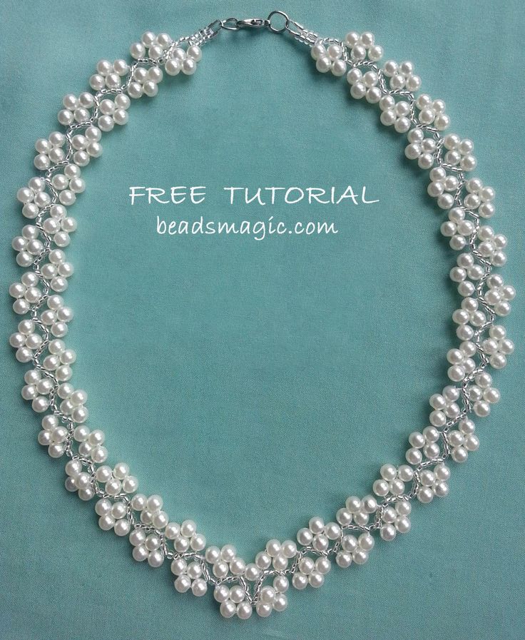 a white necklace with pearls on it and the words free pattern is shown in the bottom corner