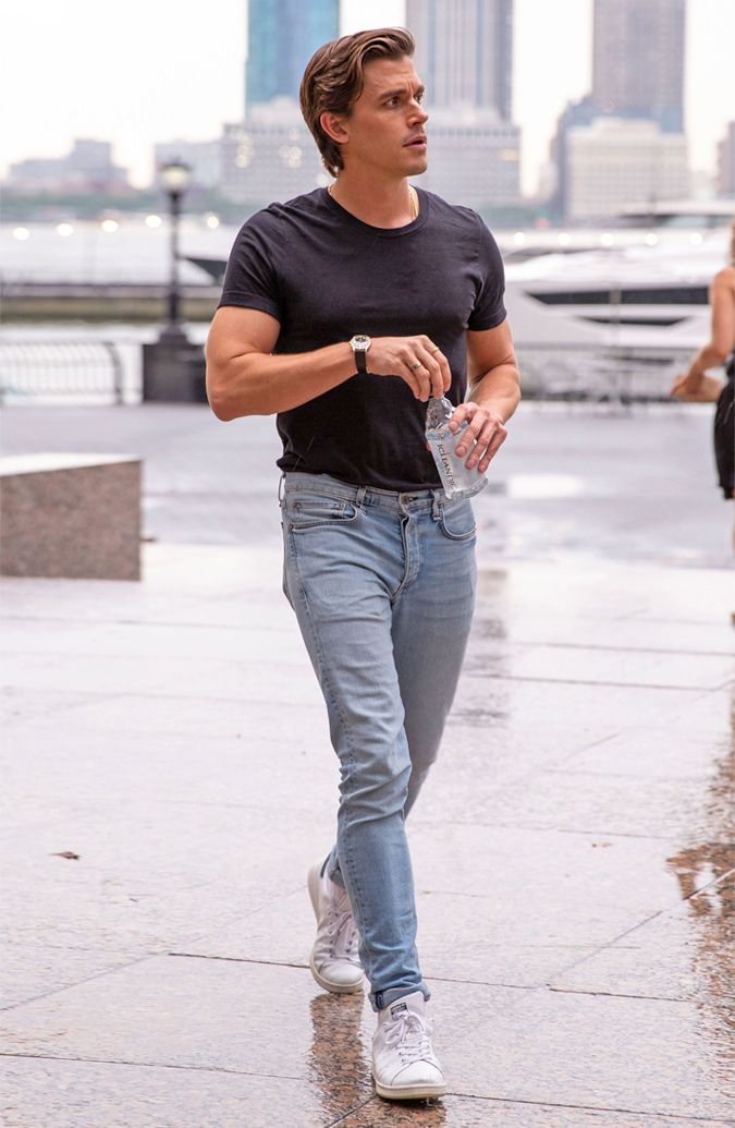 Men Jeans And T Shirt Outfit, Jeans And Tshirt Outfits Casual Men, Jogger Trousers Outfit Men, Men Summer Outfit Jeans, Jeans And Shoes Men, Summer 23 Outfits Men, Men Basic Style, Casual Outfits Men Jeans, Summer Casual Outfit Men