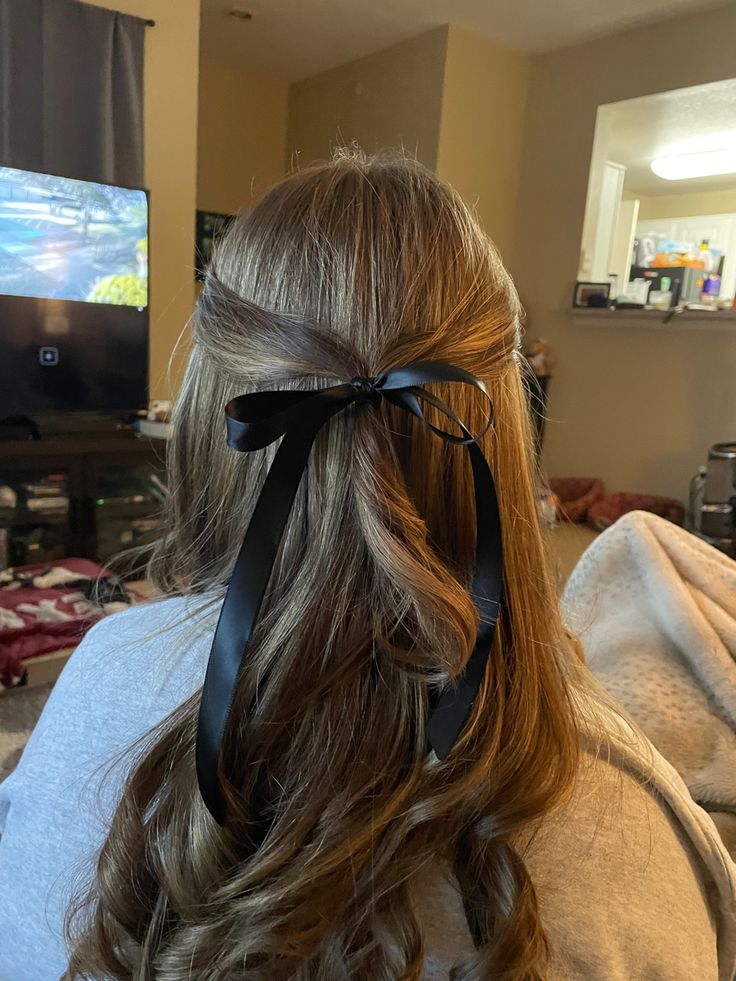 Bow Hairstyle, Ribbon Hairstyle, Peinados Fáciles Para Cabello Corto, Hair Stylies, Ribbon Hair, Makati, Hairstyles For School, Aesthetic Hair, Hairstyle Ideas