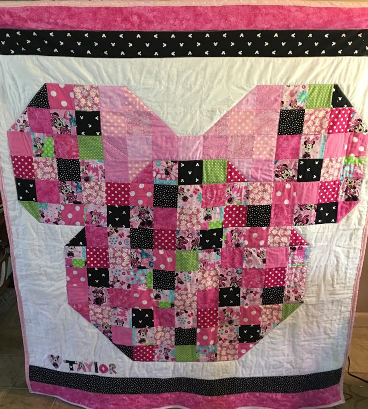 a heart shaped quilt hanging on the wall