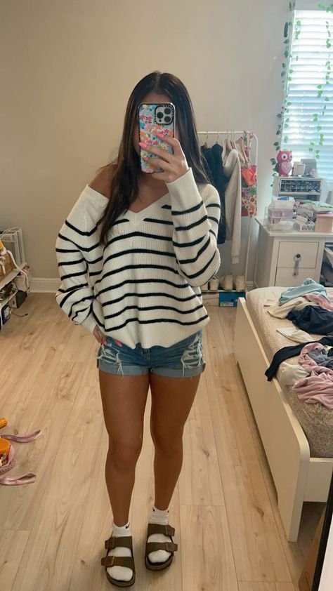 Cute Outfits For The Mall Casual, Very Hot Days Outfit, Back To School Outfits Board, Back To School Basic Outfits, School Outfit Inspo 2024, Simple First Day Of School Outfits, Back To School 2024 Outfits, Back To School Outfits Basic, Back To School Fits Highschool