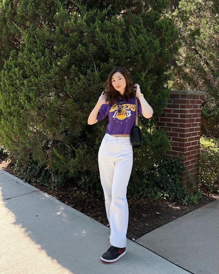 Lakers Outfit, Outfit Pose Ideas, Aesthetic Short Hair, Outfit Pose, Lakers Shirt, Pose Ideas, Summer Aesthetic, Summer Outfit, Aesthetic Clothes