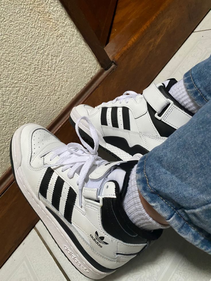 Adidas Sports Shoes, Adolf Dassler, Adidas Aesthetic, Oversize Denim Jacket, Baggy Jean Shorts, Best Sport, Adidas Sambas, Trendy Shoes Sneakers, Dr Shoes