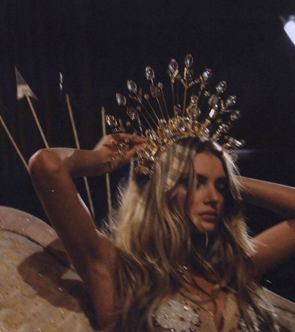 a woman wearing a headdress with arrows in her hair and the words mera written on it