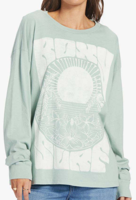 Experience the ultimate comfort and style with our ROXY Surf Tropics Oversized Long Sleeve T-Shirt. Crafted from soft cotton jersey fabric, this oversized fit features a crew neck and a vintage-inspired graphic for an effortless look. Features Fabric: Cotton jersey fabric Fit: Oversized fit Neck: Crew neck Composition 100% Cotton Bike Pants, Roxy Surf, Shirts For Leggings, Cotton Jersey Fabric, Roxy Women, Oversized Long Sleeve, Kids Swimwear, Winter Tops, Swimwear Outfit