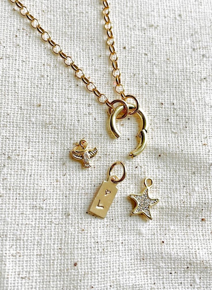 Rolo Chain Charm Necklace How To Make A Chain Necklace, Small Charm Necklace, Gold Charms For Necklace, Cluster Charm Necklace, Chain Charm Necklace, Timeless Jewelry Pieces, Custom Charm Necklace, Necklace Stacking Gold, Charm Necklace Aesthetic