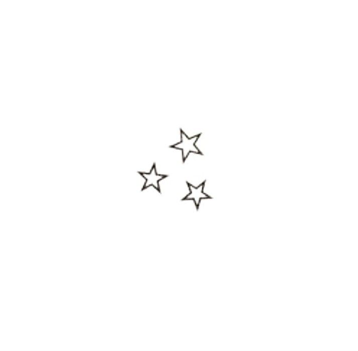 five stars are arranged in the shape of four