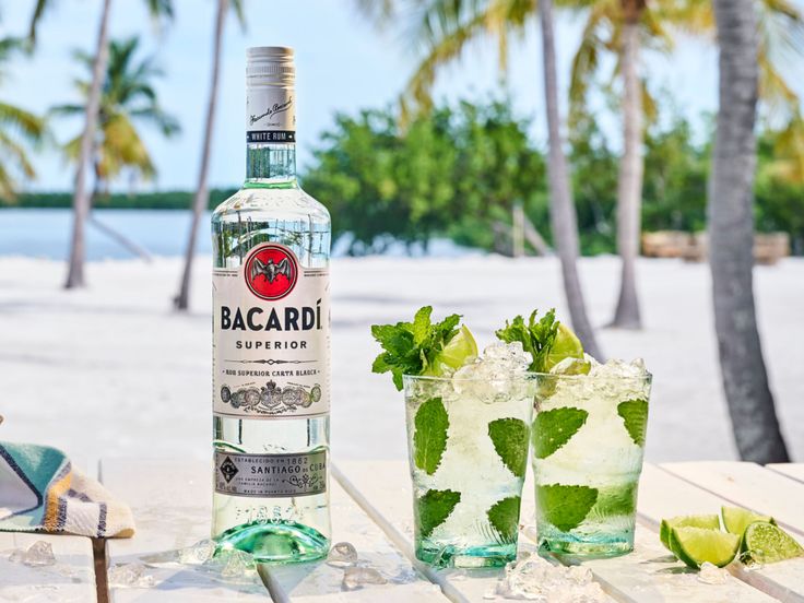 Mojito Cocktail | Mojito Recipe | How to make a Mojito | BACARDÍ US Superbowl Cocktails, Bacardi Superior, Bacardi White Rum, Bacardi Mojito, Bacardi Cocktail, Ginger Cocktails, Raspberry Mojito, Flavored Rum, Strawberry Mojito