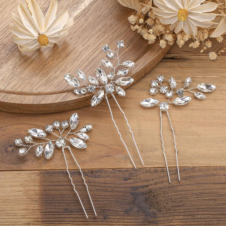 PRICES MAY VARY. Package includes: 6 pieces crystal rhinestone hair clips, Designed to resemble a glimmering leaf branch, crafted with crystal gemstones, Bridal wedding pearl hair clip is ideal to add a touch of nature inspired charm to your wedding hair. Main material: alloy, rhinestone,and you can adjust the position as needed without damage. Quality lovely timeless head jewelry for women, ladies and girls, bride or Bridesmaids hair decorative. Size: please see the details on the right picture Hair Clips For Wedding, Diamond Hair Pins, Bridal Hair Clips, Bridal Hair Ornaments, Flower Hair Pins Wedding, Wedding Flower Hair, Wedding Hair Pin, Bride Hair Piece, Vintage Headpiece