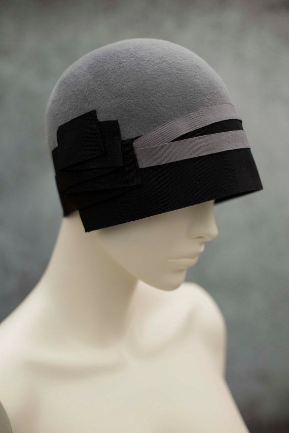 A fabulous close fitting felt cloche hat made from rich velour felt and finished with hand pleated ribbon detailing, team with a wool coat or a 1920s Hats, Women Headbands, Sewing Hats, Cloche Hats, Pretty Hats, Flapper Hat, Retro Hats, Hat Fits, Film Clips