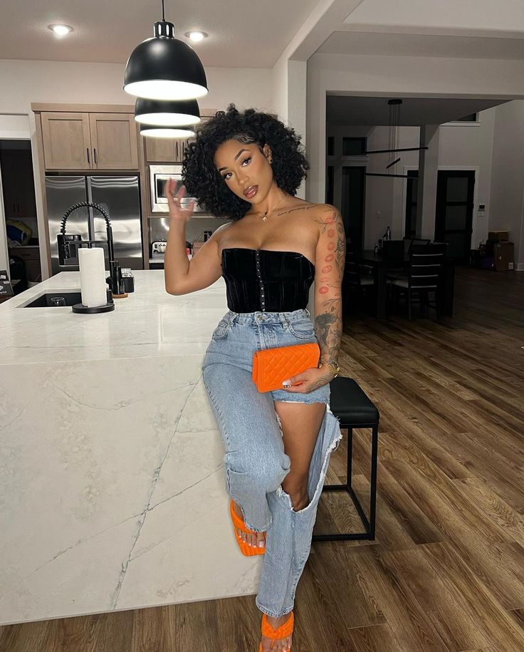 Cute Simple Bar Outfits, Date Night Arcade Outfit, Casual Dinner Date Outfit Black Women, Lounge Party Outfit, Concert Outfit No Heels, Concert Outfit Black Women Baddie, Baddie Concert Outfit Ideas, Dinner Outfits Black Women Casual, Spring Birthday Outfit Black Women