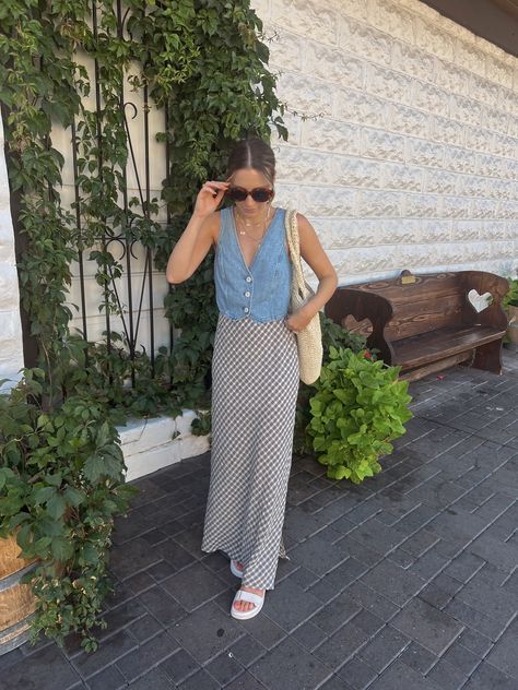 Italy Aesthetic Outfit Spring, Cool Mom Outfits Summer, Summer Vest Outfits, Summer Layers Outfit, Vest Top Outfits, Blue Sisters, Toronto Trip, Denim Vest Outfit, Vest Outfits For Women