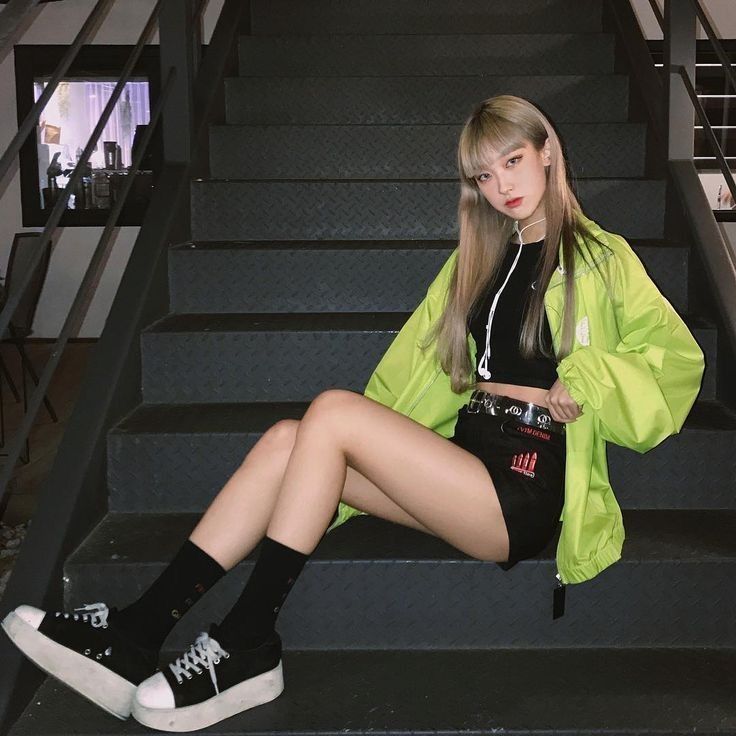 Neo Outfit, Flipagram Instagram, Neon Outfits, Korean Fashion Outfits, Korean Fashion Trends, 2020 Fashion, Ulzzang Fashion, Women Outfits, Mode Inspo