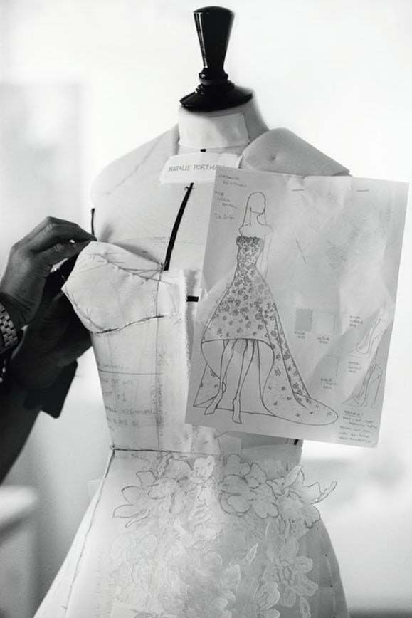 a dress being made on a mannequin in black and white with an image of a woman's dress