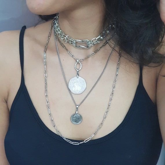 Old Money Jewelry, Chunky Silver Jewellery, Necklace For Neckline, Money Jewelry, Chunky Choker Necklace, Layered Coin Necklace, Coin Choker, Silver Coin Necklace, Chunky Choker