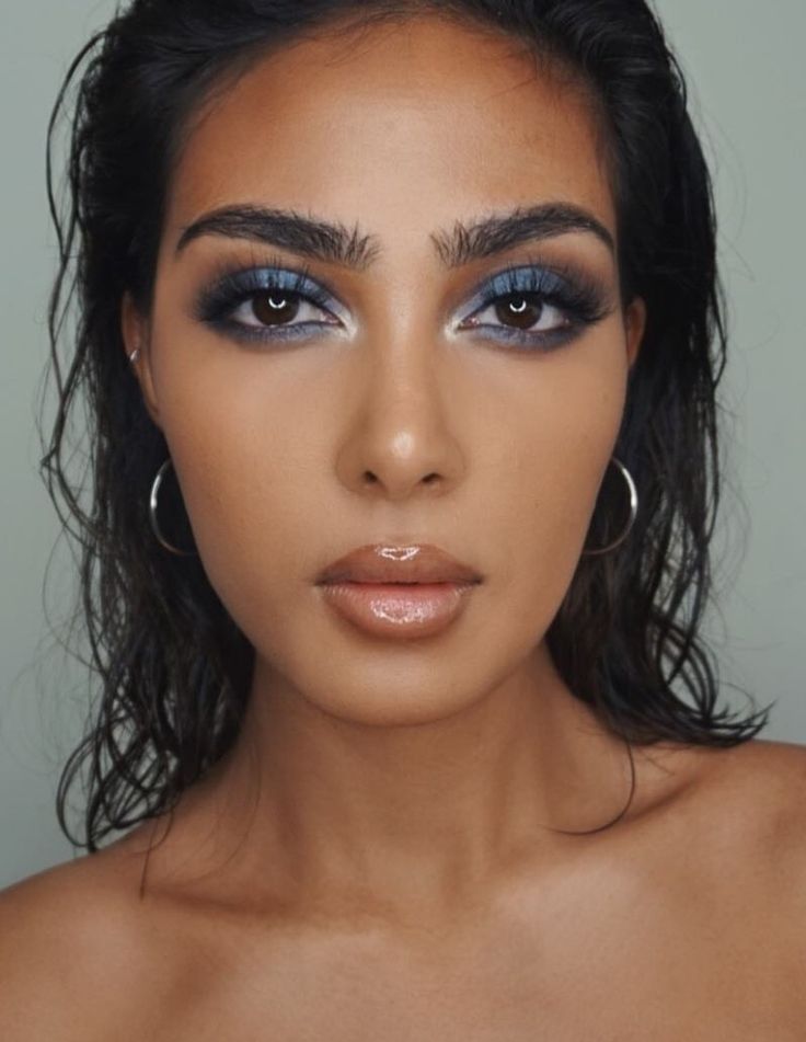 Navy Blue Eyeshadow Looks, Navy Blue Dress Makeup, Navy Dress Makeup, Navy Eye Makeup, Navy Blue Eyeshadow, Silver Eyeshadow Looks, Navy Blue Makeup, Navy Makeup, Blue Eyeshadow Makeup