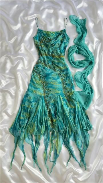 xoxofitz on Instagram: "Mermaid Fantasy 🧚🏻✨ #vintage #fyp #dress #mermaid #silk" America Outfit, Silk Dress Vintage, Mermaid Outfit, Fairy Clothes, Prom Dress Inspiration, Fairytale Dress, Fairy Dress, Mode Inspo, Mermaid Fashion