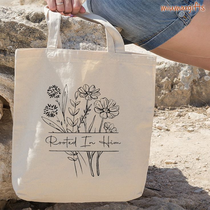 Jesus Tote Bag, Bible Tote Bag, Diy Tote Bag Design, Painted Canvas Bags, Tote Bag Christian, Handpainted Tote Bags, Canvas Bag Design, Christian Tote Bags, Bible Bag