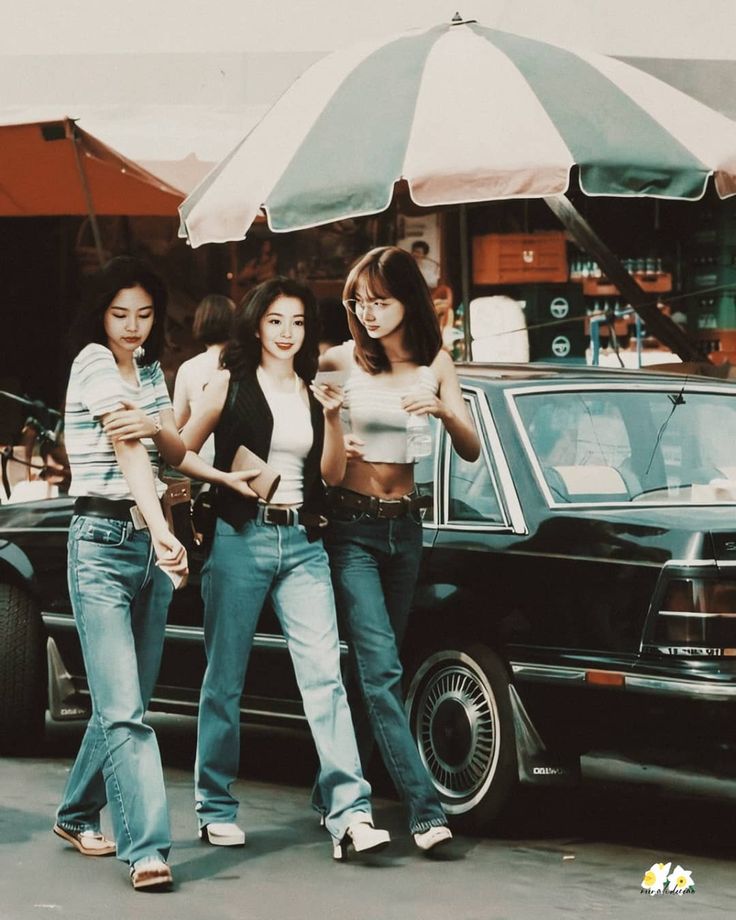 was corrieonks в Instagram: «korean national it girls but in 90s, still the talk of town, though #kpopedit #kpop #kpopmanips #blackpink #jennie #twice #nayeon…» Philippines Street Fashion, 90s Street Fashion, Korea Street Style, 1990 Style, Sup Girl, 90s Street Style, Harry Clarke, Korean Fashion Outfits, Fashion 90s