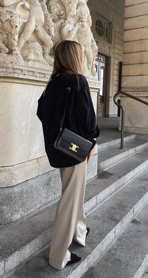 Polished Style Classy, Black Cropped Trousers Outfit, Neat Casual Women Outfits, Celine Triomphe Bag Outfit, Celine Bag Outfit, Foto Best Friend, How To Look Expensive, Celine Triomphe, Organic Fashion