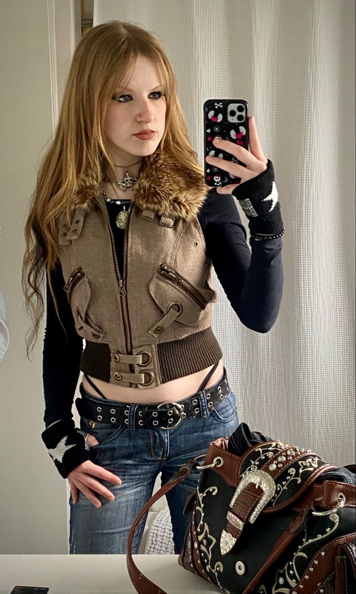 Edgy Vest Outfit, Tank Vest Outfit, 2000s Vest Outfits, Vest Outfits Y2k, Y2k Vest Outfit, Halter Vest Outfit, Y2k Low Rise Jeans Outfit, Fur Gilet Outfit, Low Rise Jeans Outfit 2000s